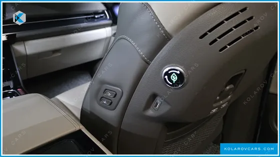 KIA CARNIVAL GASOLINE 9-SEATER HI-LIMOUSINE