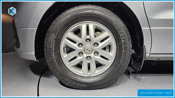 HYUNDAI STAREX VAN 5-SEATER