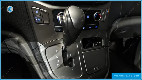 HYUNDAI STAREX VAN 5-SEATER