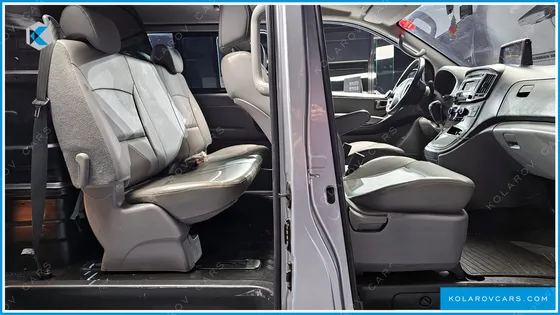 HYUNDAI STAREX VAN 5-SEATER
