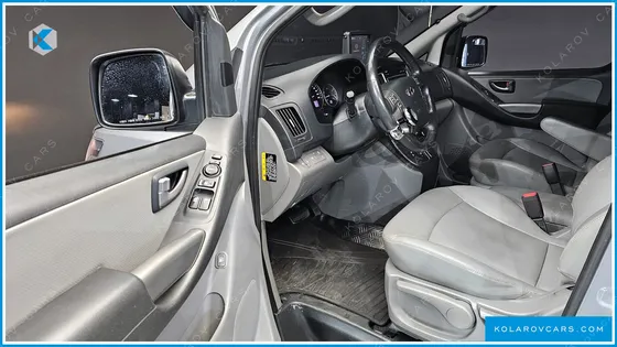 HYUNDAI STAREX VAN 5-SEATER