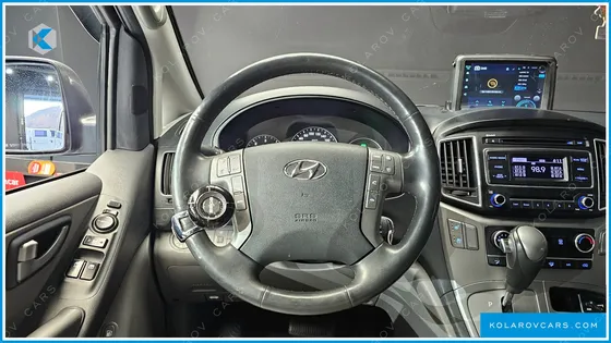 HYUNDAI STAREX VAN 5-SEATER