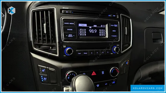 HYUNDAI STAREX VAN 5-SEATER