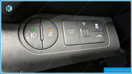 HYUNDAI STAREX VAN 5-SEATER