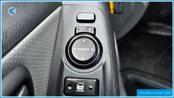 HYUNDAI STAREX VAN 5-SEATER
