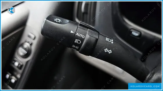 HYUNDAI STAREX VAN 5-SEATER