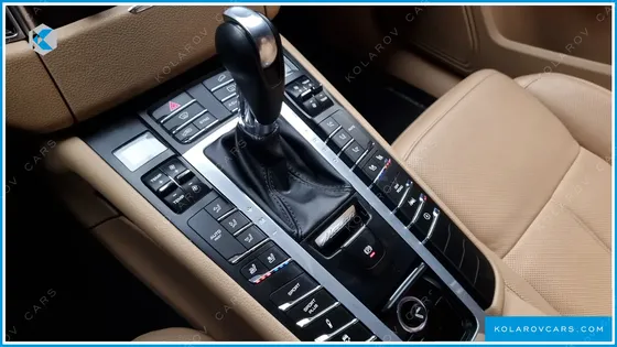 PORSCHE MACAN 2.0