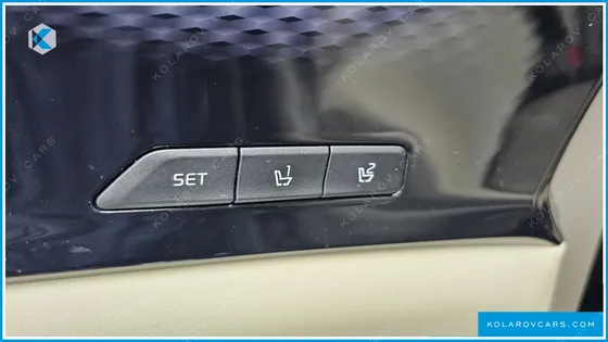 KIA CARNIVAL GASOLINE 7-SEATER SIGNATURE