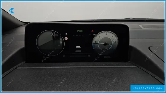 HYUNDAI STARIA 4WD LOUNGE 9-SEATER