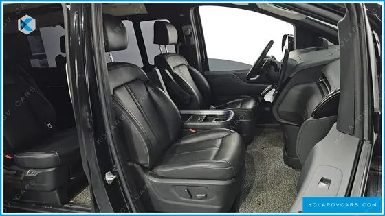 HYUNDAI STARIA 4WD LOUNGE 9-SEATER