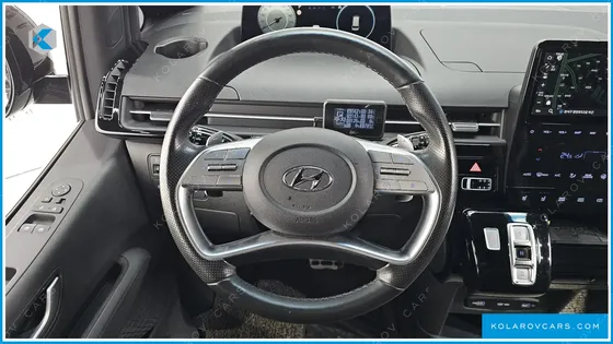 HYUNDAI STARIA 4WD LOUNGE 9-SEATER
