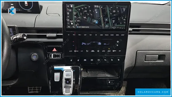 HYUNDAI STARIA 4WD LOUNGE 9-SEATER