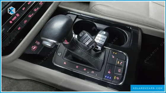 KIA CARNIVAL 7-SEATER LIMOUSINE