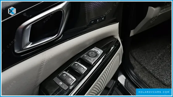 KIA CARNIVAL 9-SEATER SIGNATURE