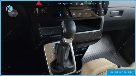 HYUNDAI STARIA 4WD TOURER 9-SEATER