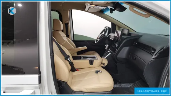 HYUNDAI STARIA 4WD TOURER 9-SEATER