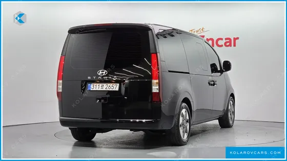 HYUNDAI STARIA TOURER 9-SEATER