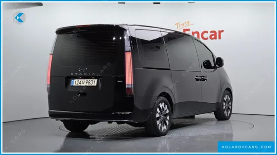 HYUNDAI STARIA 4WD LOUNGE 9-SEATER