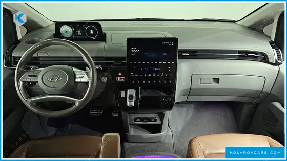 HYUNDAI STARIA 4WD LOUNGE 9-SEATER