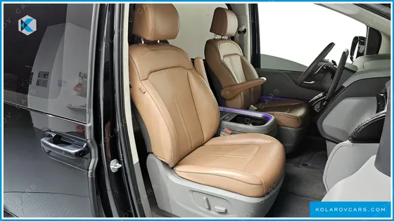HYUNDAI STARIA 4WD LOUNGE 9-SEATER