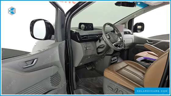 HYUNDAI STARIA 4WD LOUNGE 9-SEATER