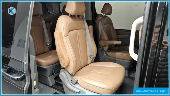 HYUNDAI STARIA 4WD LOUNGE 9-SEATER