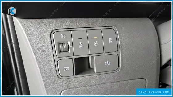 HYUNDAI STARIA 4WD LOUNGE 9-SEATER