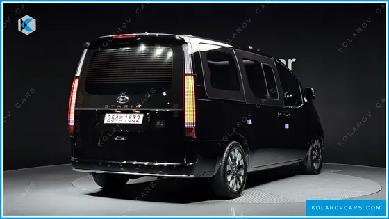 HYUNDAI STARIA LOUNGE 9-SEATER