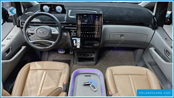 HYUNDAI STARIA LOUNGE 9-SEATER