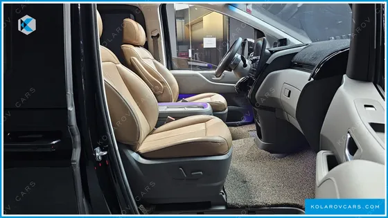 HYUNDAI STARIA LOUNGE 9-SEATER