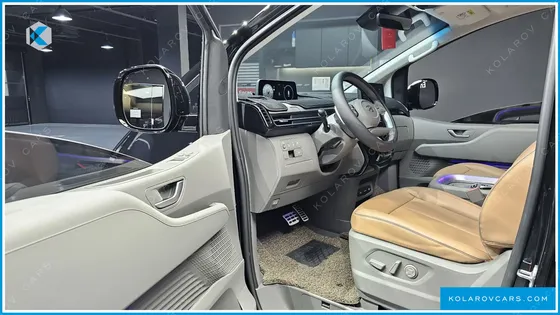 HYUNDAI STARIA LOUNGE 9-SEATER