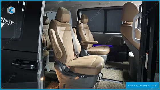 HYUNDAI STARIA LOUNGE 9-SEATER