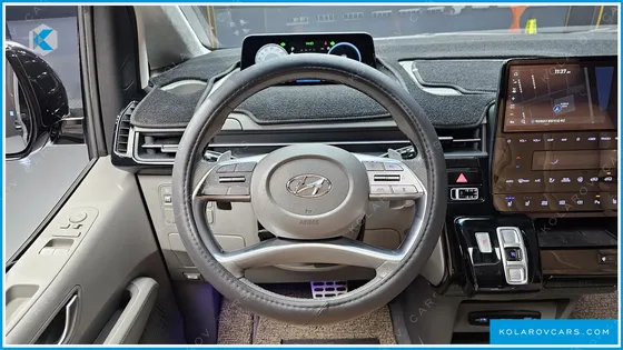 HYUNDAI STARIA LOUNGE 9-SEATER