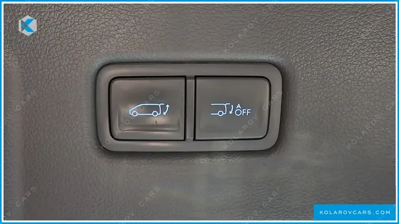 HYUNDAI STARIA LOUNGE 9-SEATER