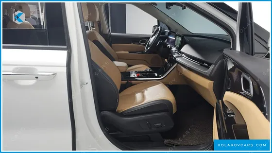 KIA CARNIVAL GASOLINE 9-SEATER SIGNATURE