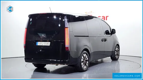 HYUNDAI STARIA 4WD LOUNGE 9-SEATER