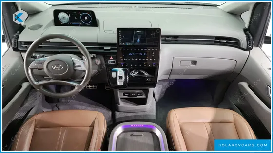 HYUNDAI STARIA 4WD LOUNGE 9-SEATER