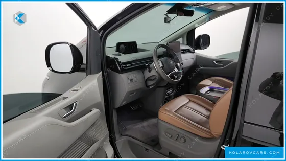 HYUNDAI STARIA 4WD LOUNGE 9-SEATER