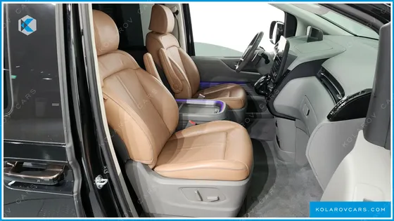 HYUNDAI STARIA 4WD LOUNGE 9-SEATER