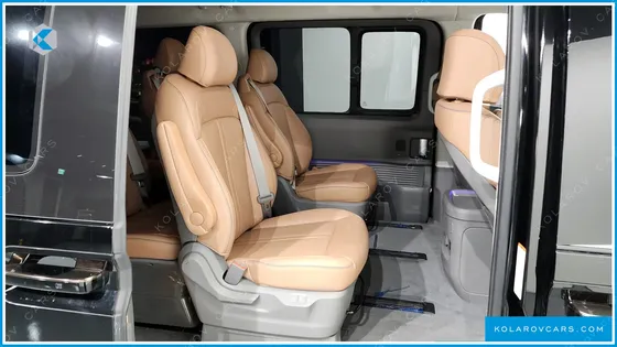 HYUNDAI STARIA 4WD LOUNGE 9-SEATER