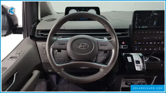 HYUNDAI STARIA 4WD LOUNGE 9-SEATER
