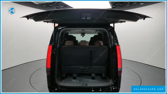 HYUNDAI STARIA 4WD LOUNGE 9-SEATER