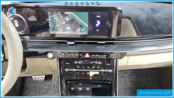 KIA CARNIVAL 7-SEATER HI-LIMOUSINE