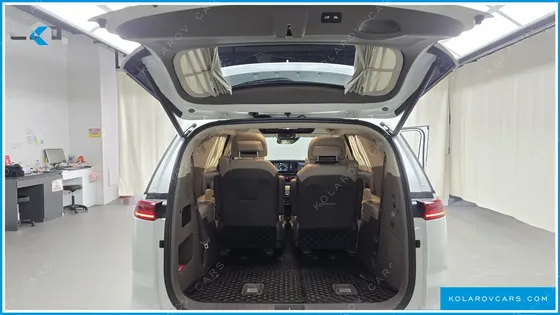 KIA CARNIVAL 7-SEATER HI-LIMOUSINE