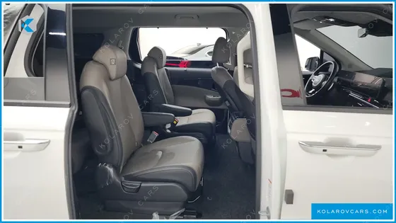 KIA CARNIVAL 9-SEATER SIGNATURE