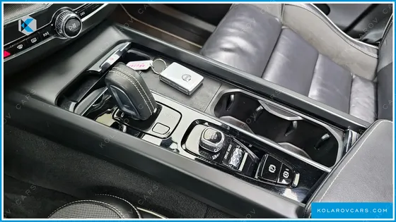 VOLVO XC60 T8 R-DESIGN