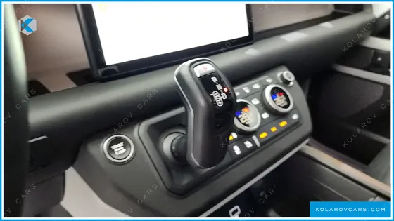 LAND ROVER DEFENDER 110 D300 HSE