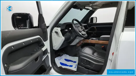 LAND ROVER DEFENDER 110 D300 HSE