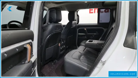 LAND ROVER DEFENDER 110 D300 HSE