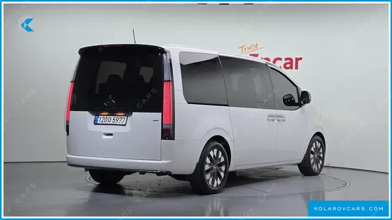 HYUNDAI STARIA 4WD LOUNGE 9-SEATER